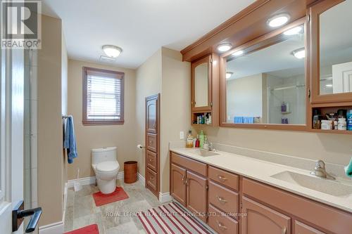 6949 Thorold Stone Road, Niagara Falls (Stamford), ON - Indoor Photo Showing Bathroom