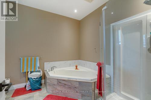 6949 Thorold Stone Road, Niagara Falls (Stamford), ON - Indoor Photo Showing Bathroom