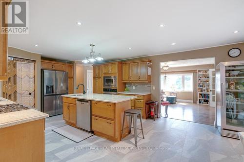 6949 Thorold Stone Road, Niagara Falls, ON - Indoor Photo Showing Kitchen