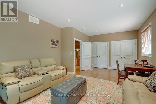 6949 Thorold Stone Road, Niagara Falls, ON - Indoor Photo Showing Living Room