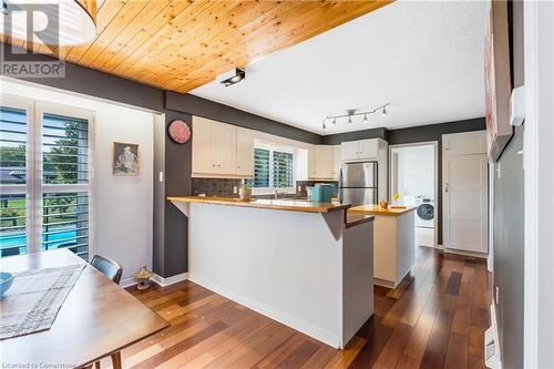 3537 Eton Crescent, Niagara Falls, ON - Indoor Photo Showing Kitchen