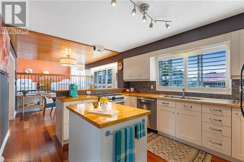 3537 Eton Crescent, Niagara Falls, ON - Indoor Photo Showing Kitchen With Double Sink