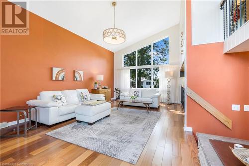 3537 Eton Crescent, Niagara Falls, ON - Indoor Photo Showing Living Room