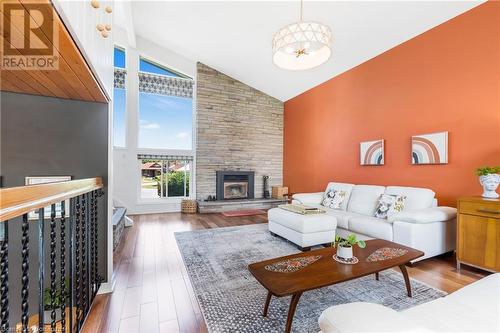 3537 Eton Crescent, Niagara Falls, ON - Indoor Photo Showing Living Room With Fireplace