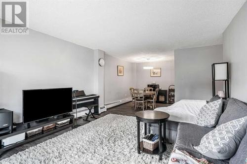 236, 820 89 Avenue Sw, Calgary, AB - Indoor Photo Showing Living Room