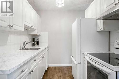 236, 820 89 Avenue Sw, Calgary, AB - Indoor Photo Showing Kitchen