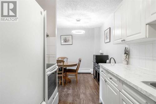 236, 820 89 Avenue Sw, Calgary, AB - Indoor Photo Showing Kitchen