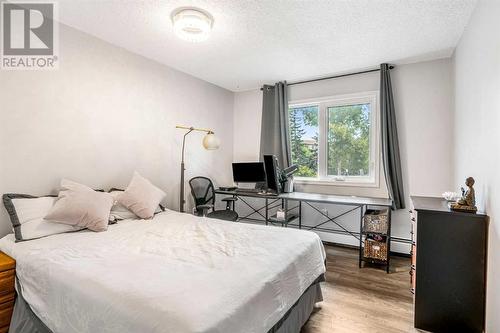 236, 820 89 Avenue Sw, Calgary, AB - Indoor Photo Showing Bedroom