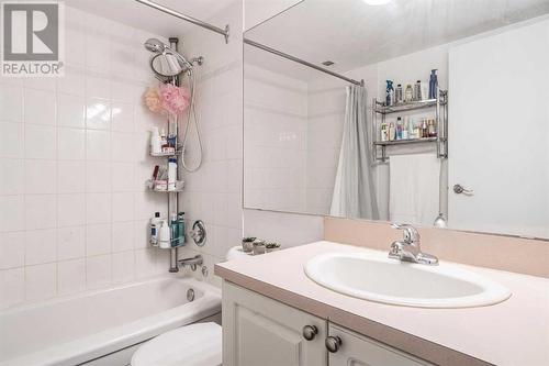 236, 820 89 Avenue Sw, Calgary, AB - Indoor Photo Showing Bathroom