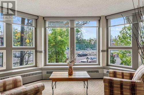 236, 820 89 Avenue Sw, Calgary, AB - Indoor Photo Showing Living Room