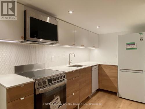 Lower - 1077 Queen Street W, Toronto, ON - Indoor Photo Showing Kitchen