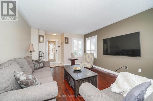 87 Glacier Crescent, Toronto, ON - Indoor Photo Showing Living Room