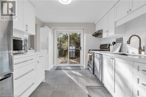 20 Moss Place, Guelph, ON - Indoor Photo Showing Kitchen