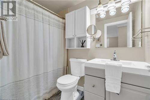 20 Moss Place, Guelph, ON - Indoor Photo Showing Bathroom