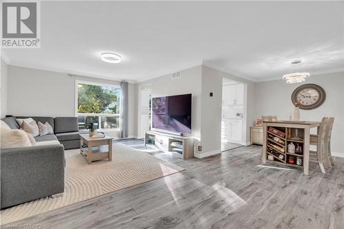 20 Moss Place, Guelph, ON - Indoor Photo Showing Living Room