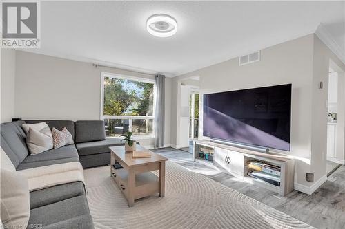 20 Moss Place, Guelph, ON - Indoor Photo Showing Living Room