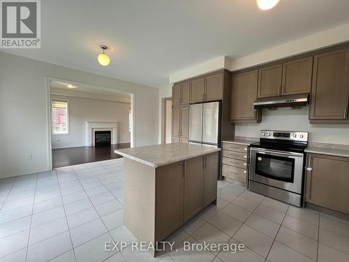 1206 Mccron Crescent, Newmarket, ON - Indoor Photo Showing Kitchen