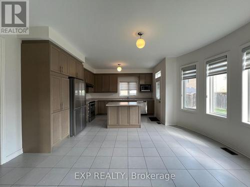 1206 Mccron Crescent, Newmarket, ON - Indoor Photo Showing Kitchen