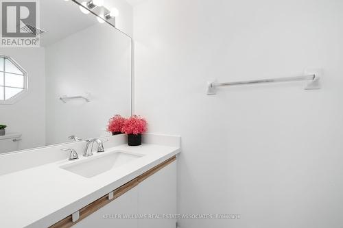 129 Cheltenham Road, Barrie (Georgian Drive), ON - Indoor Photo Showing Bathroom