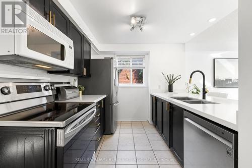 129 Cheltenham Road, Barrie (Georgian Drive), ON - Indoor Photo Showing Kitchen With Double Sink