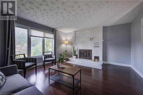 251 Metcalfe Street, Guelph, ON - Indoor Photo Showing Living Room