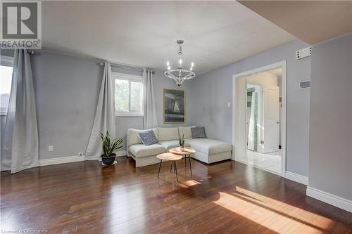 251 Metcalfe Street, Guelph, ON - Indoor Photo Showing Living Room