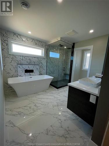 4970 Terra Bella, Lasalle, ON - Indoor Photo Showing Bathroom