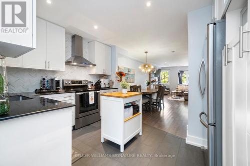 123 - 895 Maple Avenue, Burlington (Brant), ON - Indoor Photo Showing Kitchen With Upgraded Kitchen