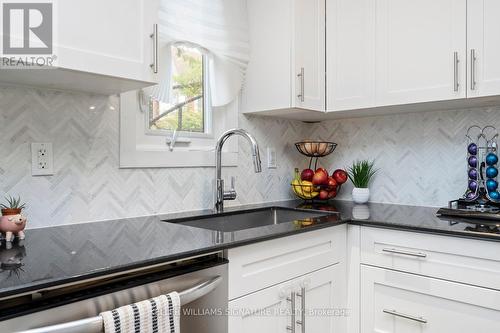 123 - 895 Maple Avenue, Burlington, ON - Indoor Photo Showing Kitchen With Upgraded Kitchen