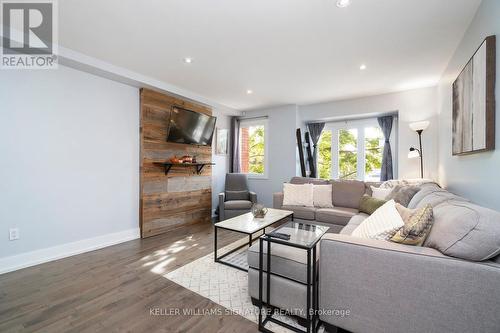 123 - 895 Maple Avenue, Burlington (Brant), ON - Indoor Photo Showing Living Room