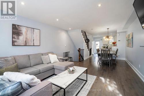 123 - 895 Maple Avenue, Burlington, ON - Indoor Photo Showing Living Room