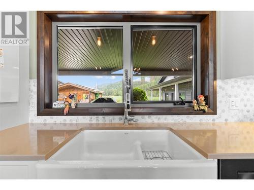 515 Dogwood Avenue, Sicamous, BC - Indoor Photo Showing Kitchen With Double Sink