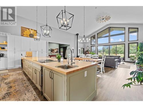 515 Dogwood Avenue, Sicamous, BC - Indoor Photo Showing Kitchen