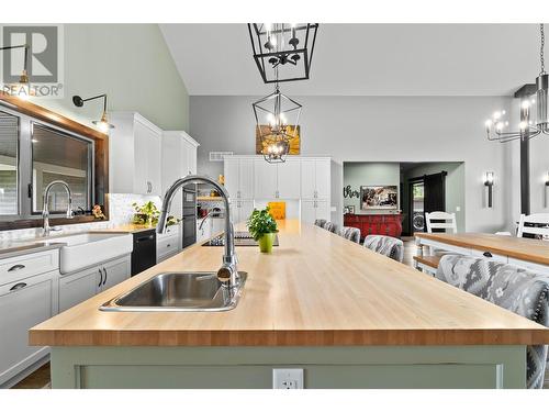 515 Dogwood Avenue, Sicamous, BC - Indoor Photo Showing Kitchen