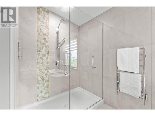 515 Dogwood Avenue, Sicamous, BC - Indoor Photo Showing Bathroom