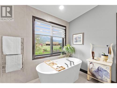 515 Dogwood Avenue, Sicamous, BC - Indoor Photo Showing Bathroom