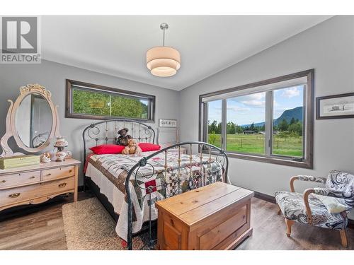 515 Dogwood Avenue, Sicamous, BC - Indoor Photo Showing Bedroom