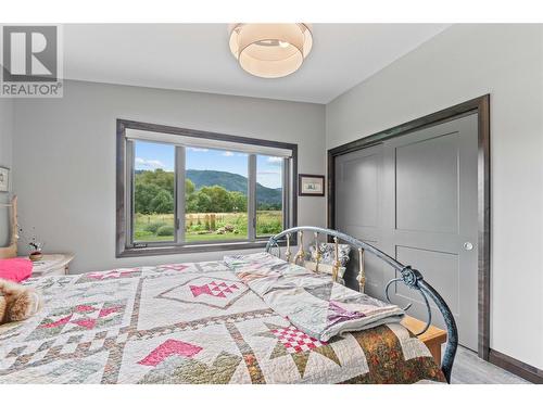 515 Dogwood Avenue, Sicamous, BC - Indoor Photo Showing Bedroom