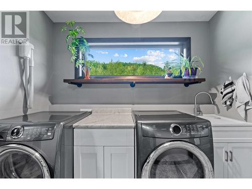 515 Dogwood Avenue, Sicamous, BC - Indoor Photo Showing Laundry Room