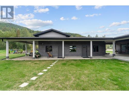 515 Dogwood Avenue, Sicamous, BC - Outdoor