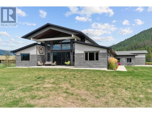 515 Dogwood Avenue, Sicamous, BC - Outdoor