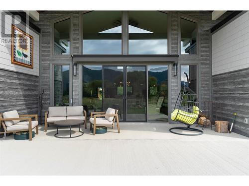 515 Dogwood Avenue, Sicamous, BC - Outdoor