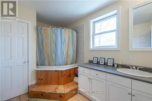 14653 Currie Road, Dutton/Dunwich (Dutton), ON - Indoor Photo Showing Bathroom