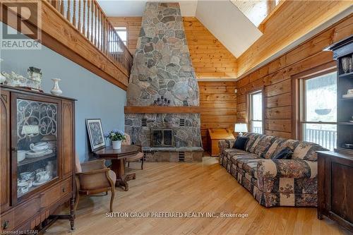 14653 Currie Road, Dutton/Dunwich (Dutton), ON - Indoor Photo Showing Living Room With Fireplace