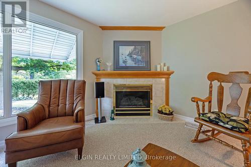 22 Fairview Avenue, St. Thomas, ON - Indoor Photo Showing Living Room With Fireplace