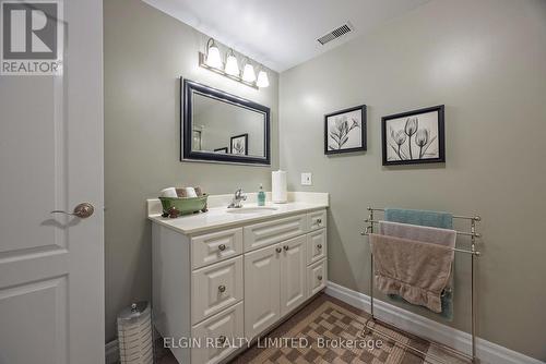 22 Fairview Avenue, St. Thomas, ON - Indoor Photo Showing Bathroom