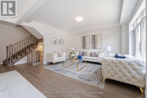 38 Duxbury Road, Brampton, ON - Indoor Photo Showing Living Room