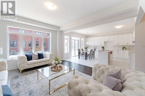 38 Duxbury Road, Brampton, ON - Indoor Photo Showing Living Room