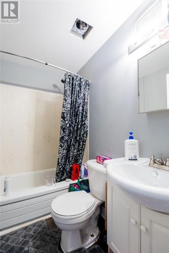 17 Sunset Street, St. John'S, NL - Indoor Photo Showing Bathroom