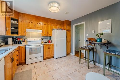 17 Sunset Street, St. John'S, NL - Indoor Photo Showing Kitchen